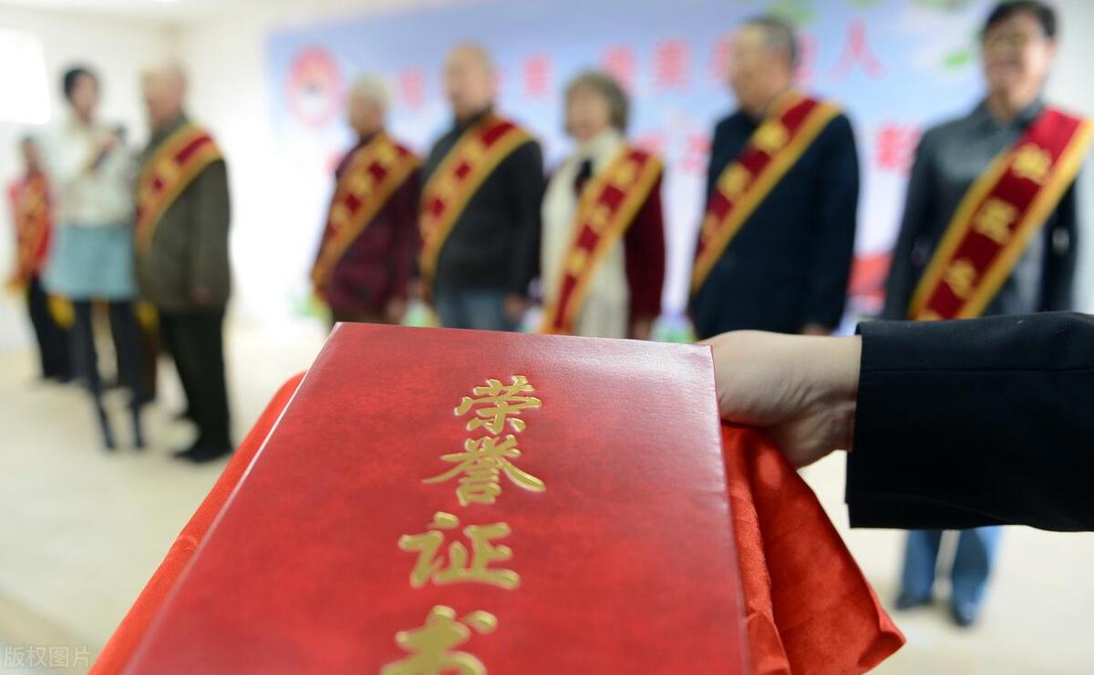 见死不救违法 朱朱女警官 普法视频讨论_见死不救罪