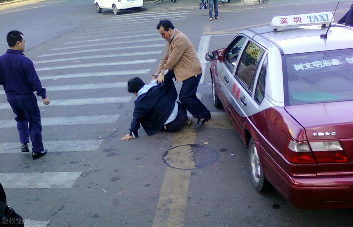 见死不救罪_见死不救违法 朱朱女警官 普法视频讨论