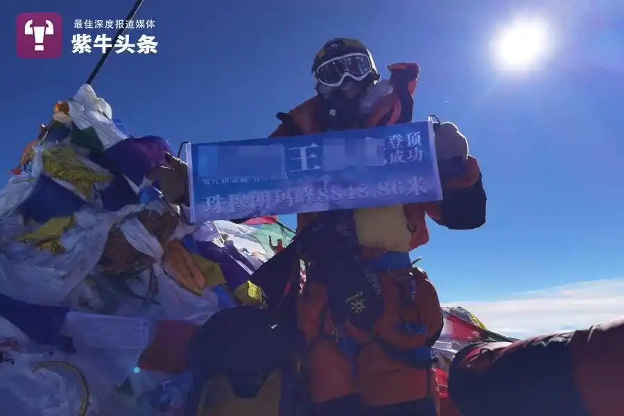 珠峰暴雪 向导一人一狗带上百人撤离_珠峰登山者氧气被抢下撤遇险经历_珠峰登顶后下撤被夏尔巴抛弃事件