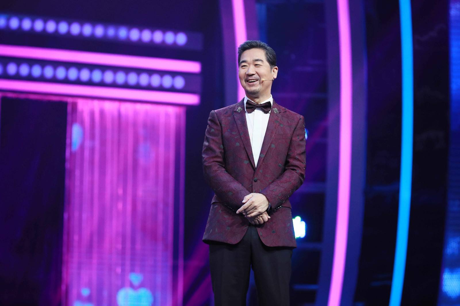 张国立老婆罗秀春_张国立与邓婕婚姻故事_演员张国立前妻