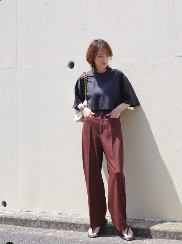 自然减龄造型_46岁女人穿衣服_40岁以上女性穿搭