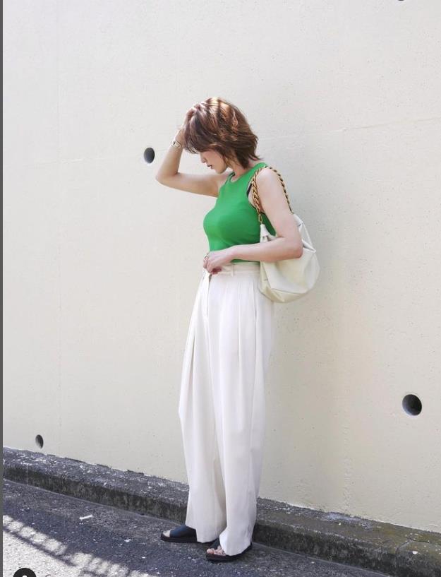 46岁女人穿衣服_40岁以上女性穿搭_自然减龄造型