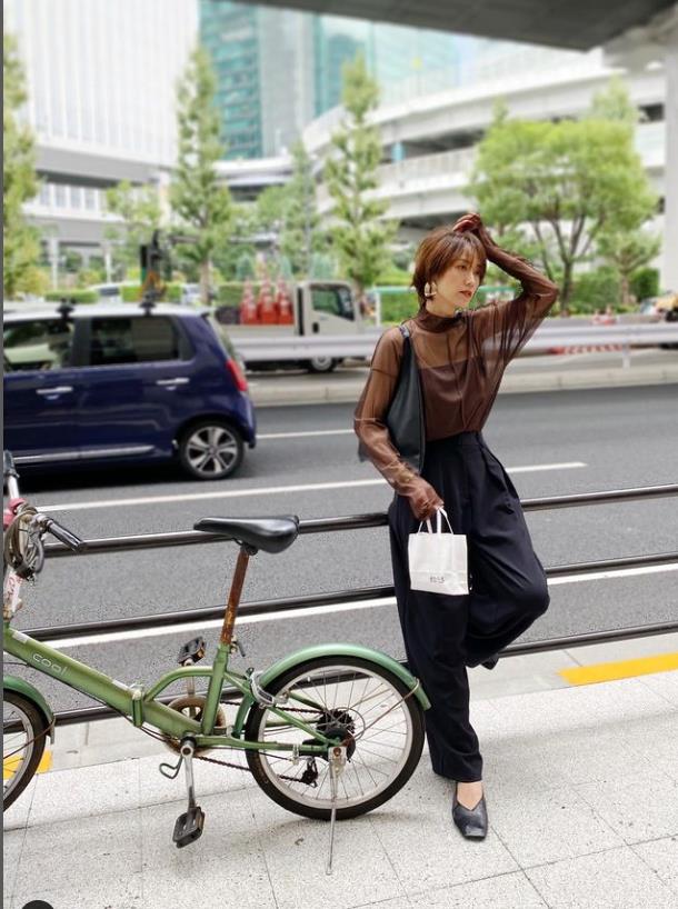 46岁女人穿衣服_40岁以上女性穿搭_自然减龄造型