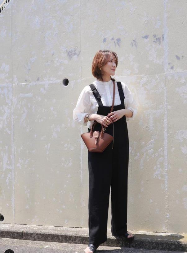 自然减龄造型_40岁以上女性穿搭_46岁女人穿衣服