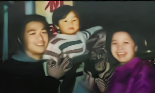 张国立前妻罗秀春_演员张国立前妻_张国立与邓婕婚姻经历