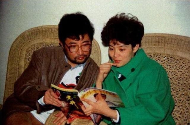 张国立前妻罗秀春_演员张国立前妻_张国立与邓婕婚姻经历