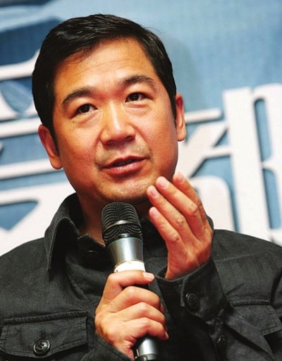 张国立前妻罗秀春_演员张国立前妻_张国立与邓婕婚姻经历