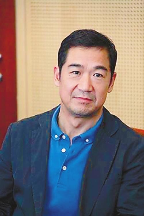 张国立前妻罗秀春_演员张国立前妻_张国立与邓婕婚姻经历