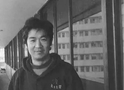 张国立前妻罗秀春_演员张国立前妻_张国立与邓婕婚姻经历