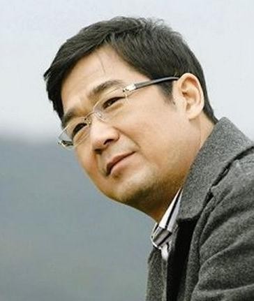 演员张国立前妻_张国立前妻罗秀春_张国立与邓婕婚姻经历