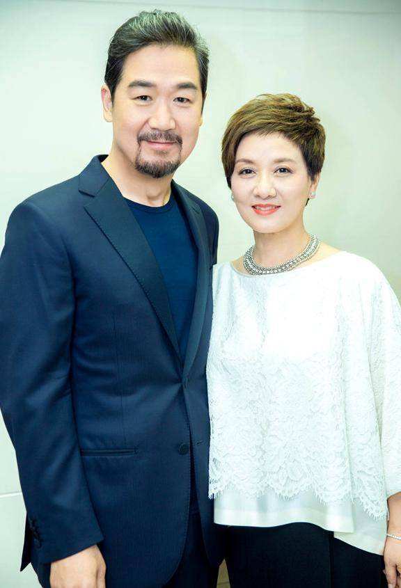 张国立前妻罗秀春现状_演员张国立前妻_张国立与邓婕婚姻真相