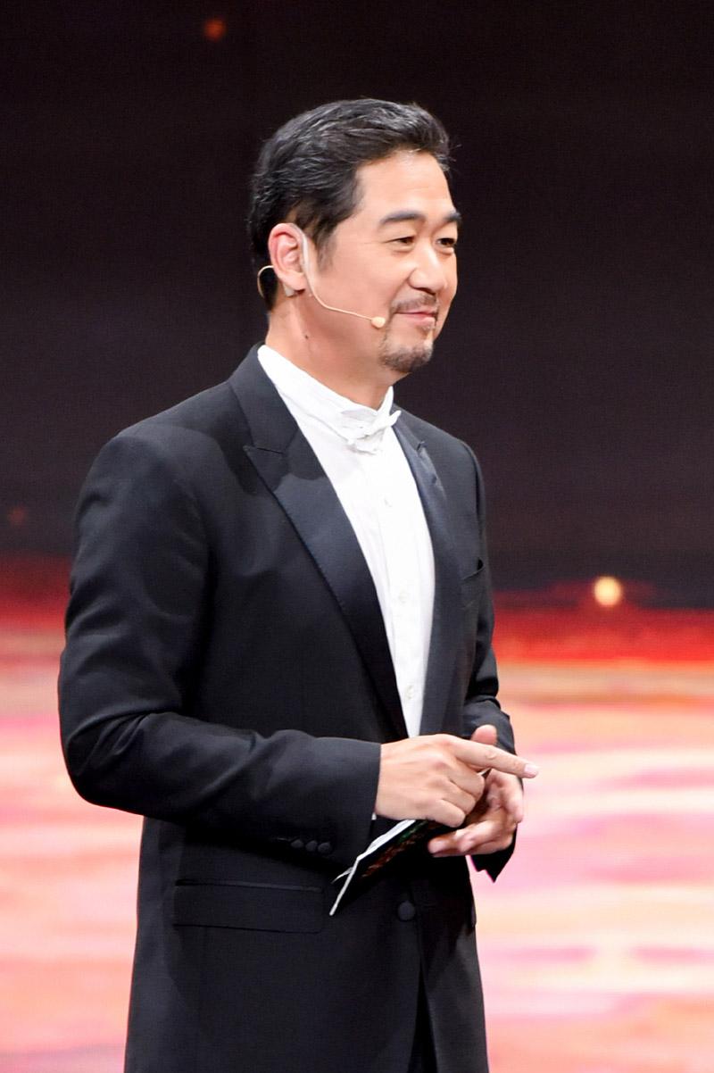 演员张国立前妻_张国立前妻罗秀春现状_张国立与邓婕婚姻真相