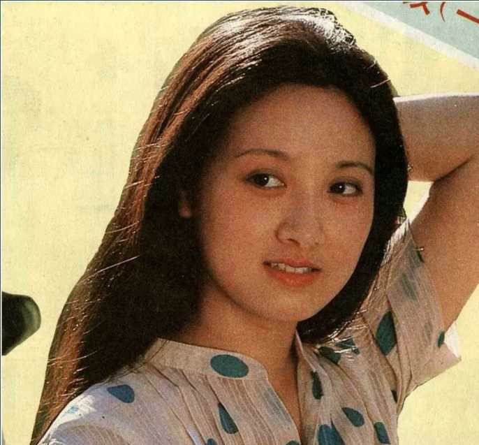 张国立前妻罗秀春现状_张国立与邓婕婚姻真相_演员张国立前妻