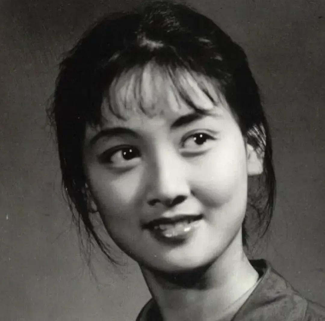 邓婕张国立一生未育值得吗_邓婕张国立感情经历回顾_演员张国立前妻