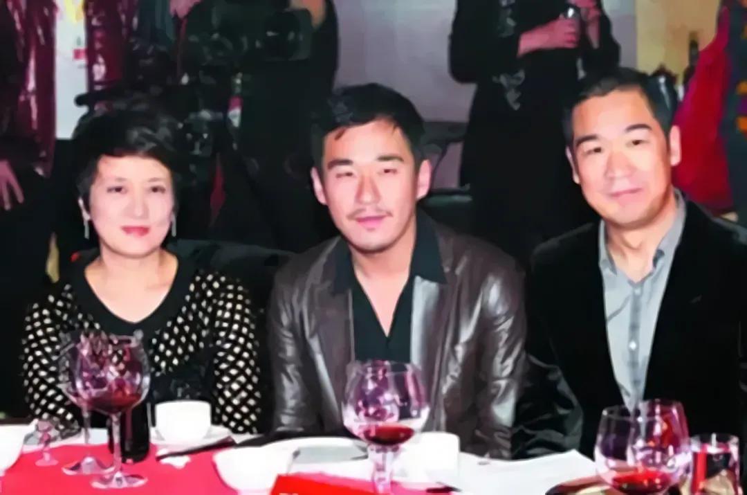 邓婕张国立感情经历回顾_邓婕张国立一生未育值得吗_演员张国立前妻