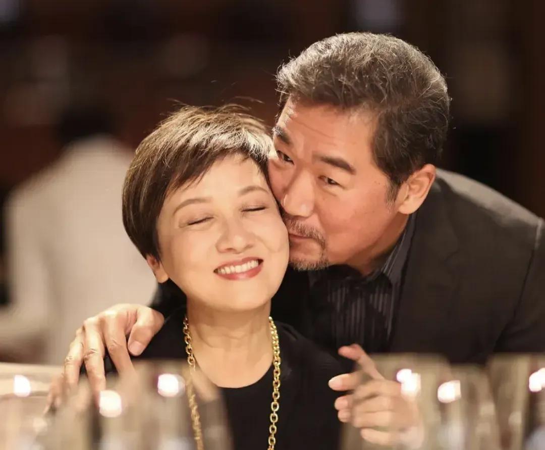 邓婕张国立一生未育值得吗_邓婕张国立感情经历回顾_演员张国立前妻