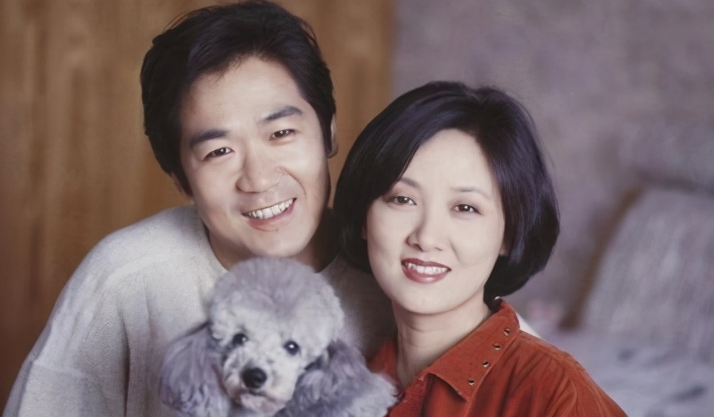 张国立与前妻罗秀春的亲情_张国立与罗秀春离婚后关系_演员张国立前妻