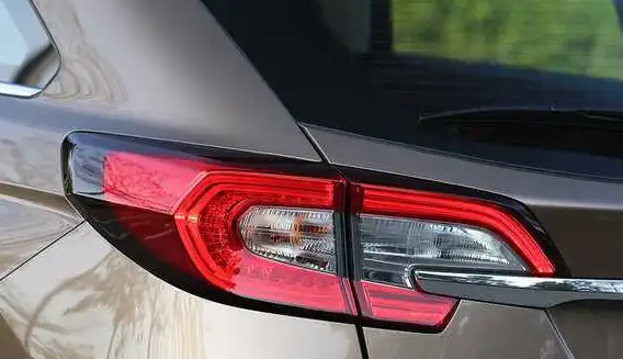 艾瑞泽5倒车灯拆装图解_艾瑞泽5倒车灯更换步骤_倒车灯