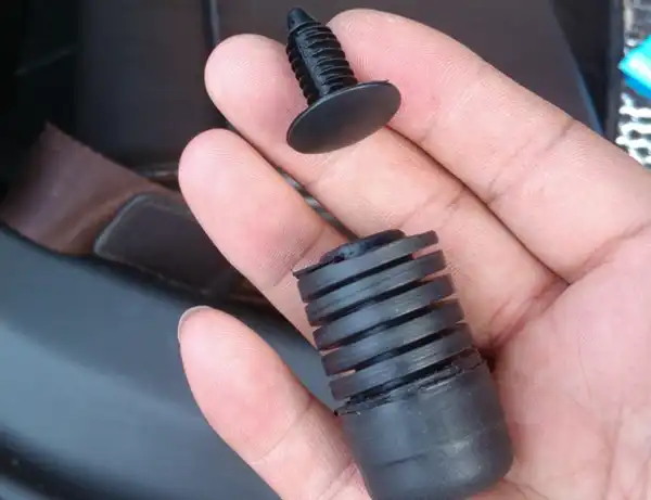 艾瑞泽5倒车灯更换步骤_倒车灯_艾瑞泽5倒车灯拆装图解