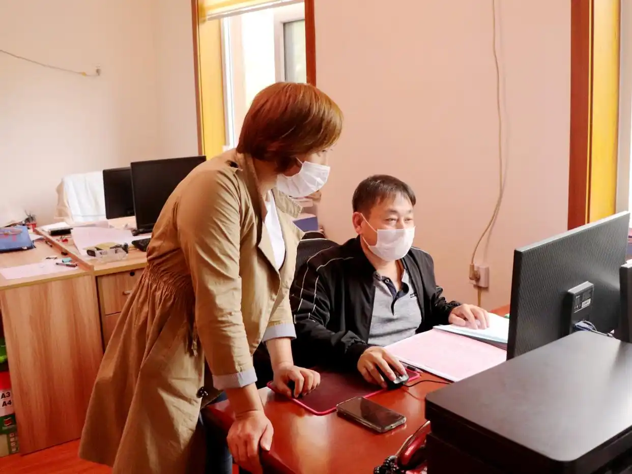 乡镇精准扶贫新闻稿件_身残志坚扶贫专干 范文海 贫困户帮扶工作