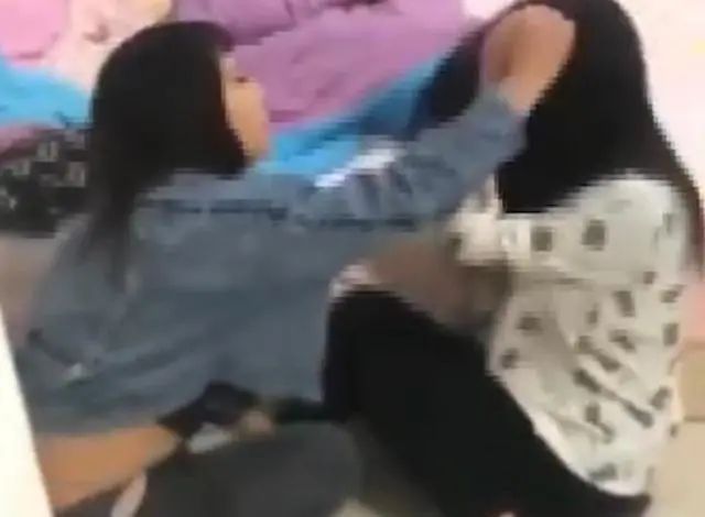 青少年暴力事件_7名女生暴打_家庭教育缺失问题