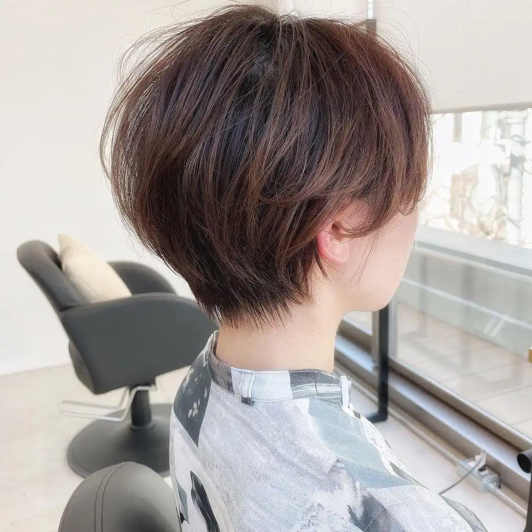 今年最流行女士发型_春季流行女发24款_洋气瘦脸时尚发型推荐