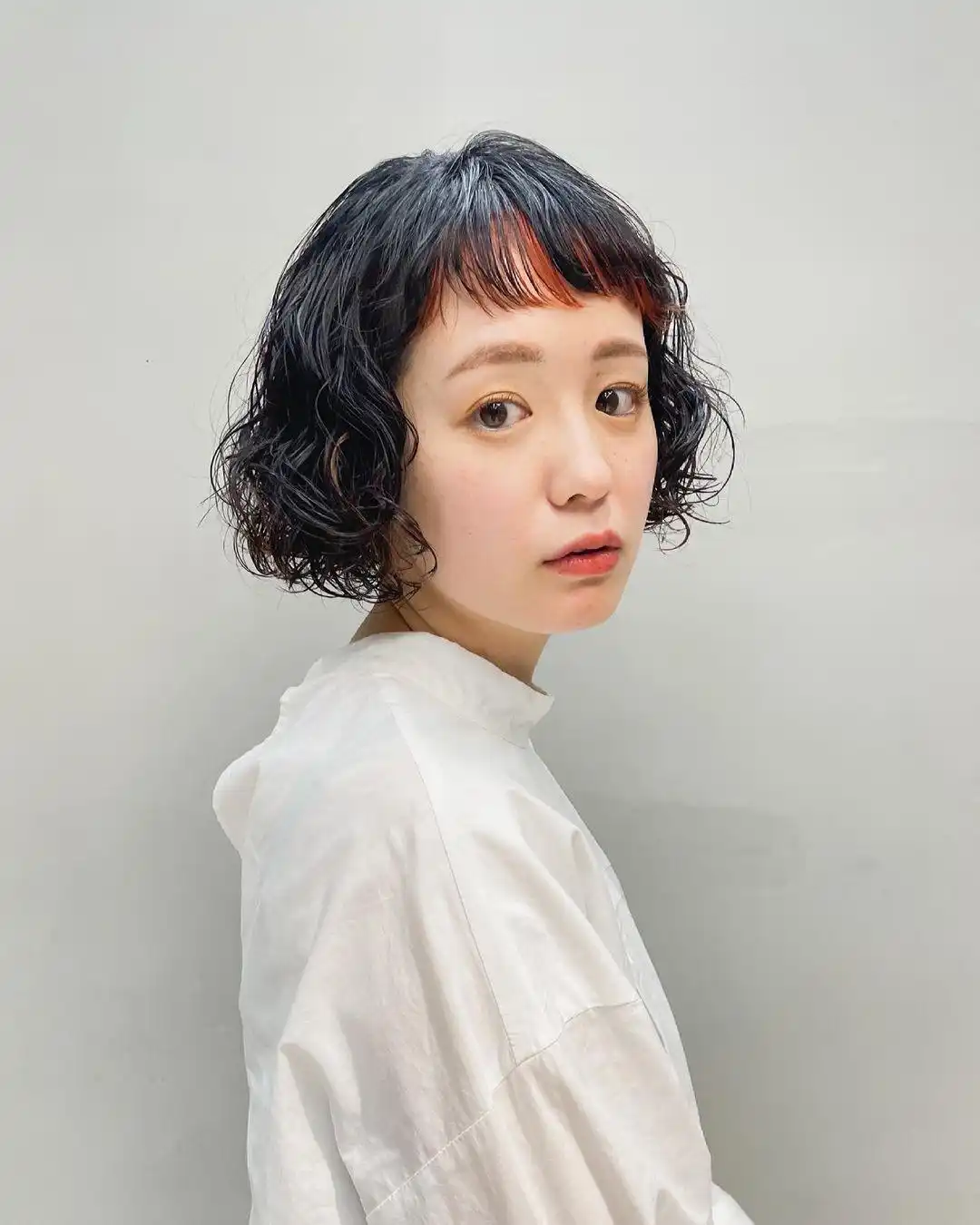 洋气瘦脸时尚发型推荐_今年最流行女士发型_春季流行女发24款