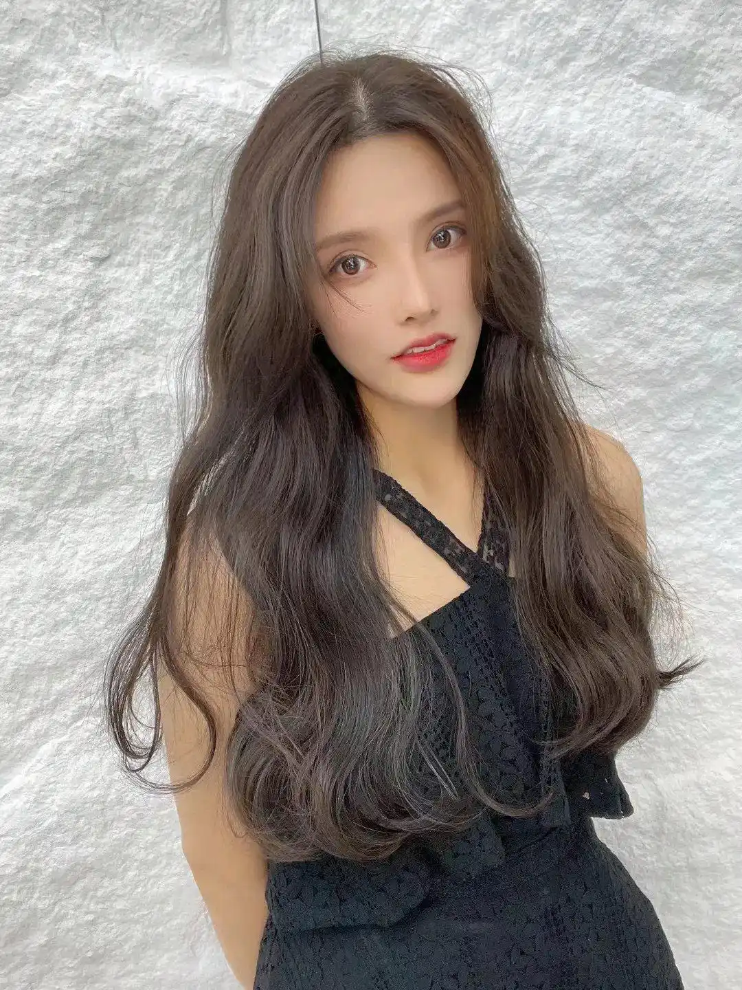 今年最流行女士发型_女士流行发型_超短露耳发