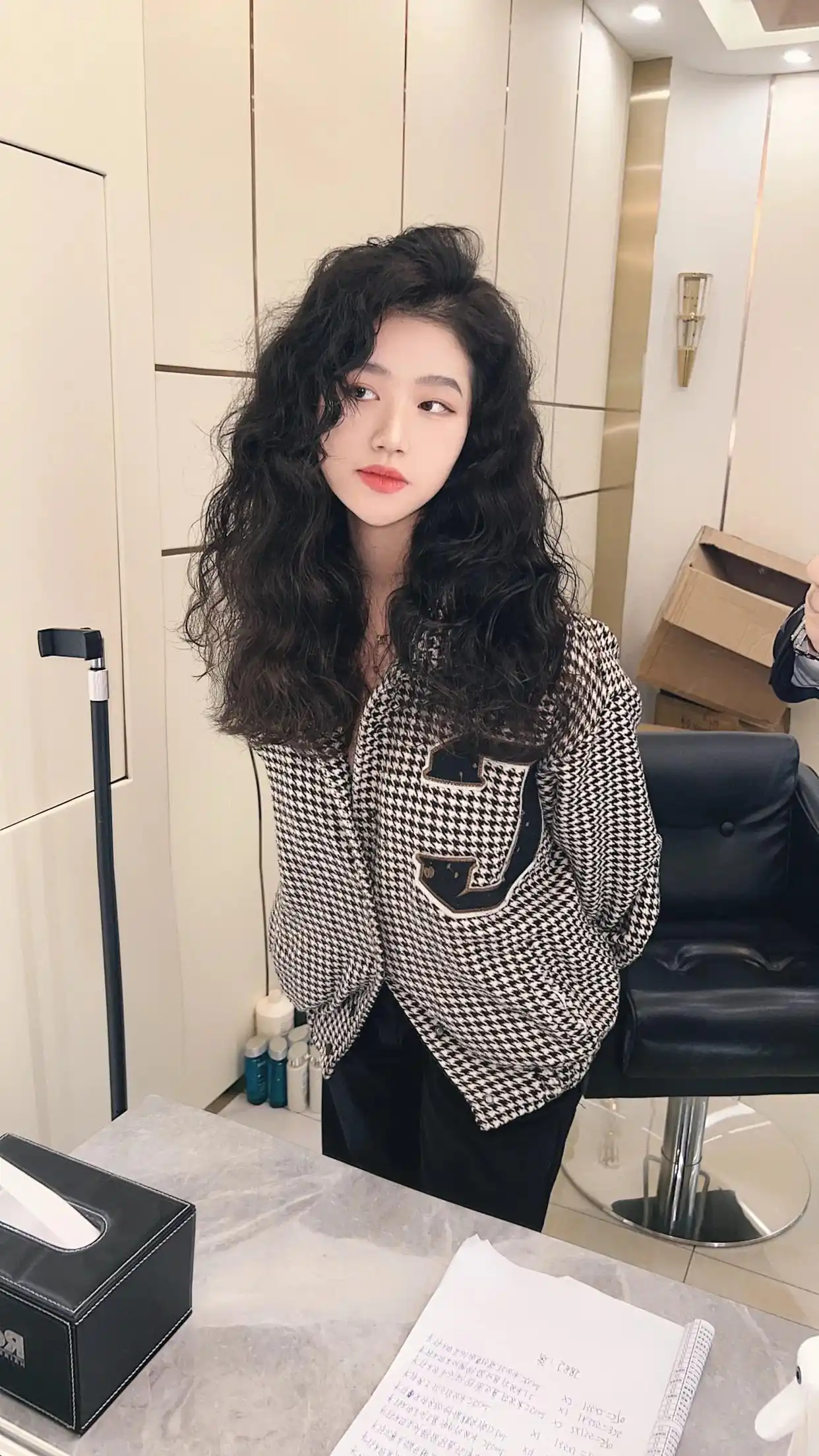 今年最流行女士发型_女士流行发型_超短露耳发