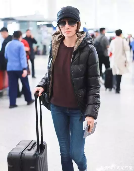 卫衣搭配牛仔裤_穿紧身牛仔裤的女生_袁泉秋冬穿搭技巧