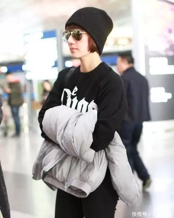 卫衣搭配牛仔裤_穿紧身牛仔裤的女生_袁泉秋冬穿搭技巧