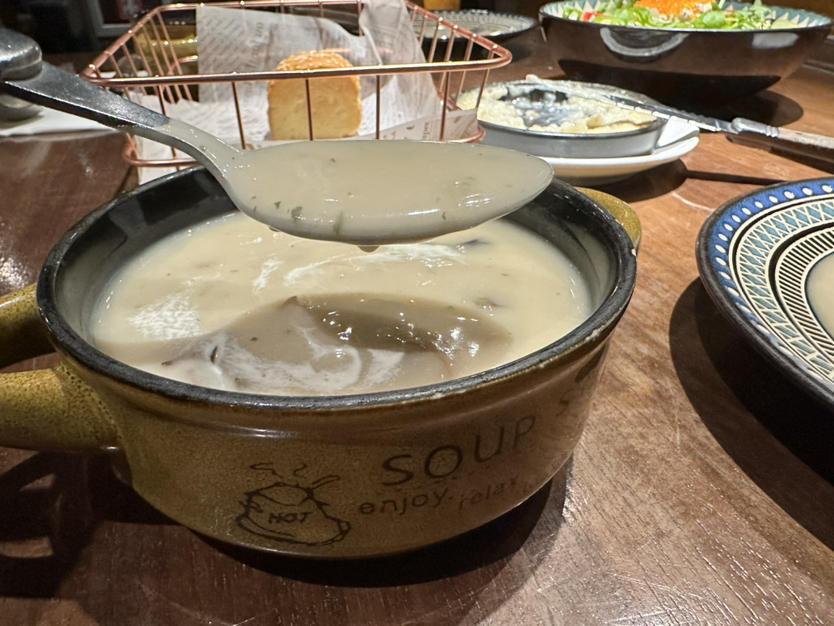 成立了第一家店，2005年在