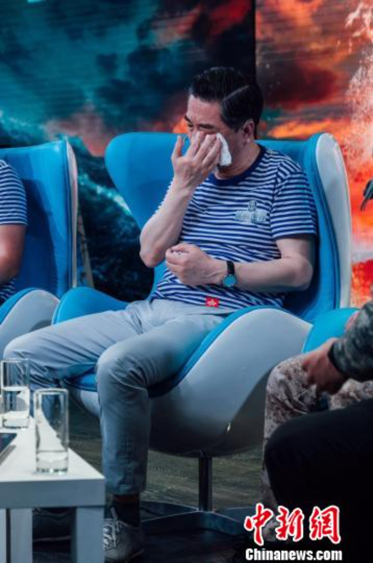 福建舰空警600起降_航拍福建舰夜泊军港_福建舰歼35弹射起飞