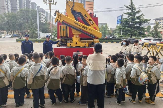 萌娃团打卡！沉浸式体验提前点燃全国消防宣传月