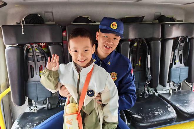 儿童消防新闻_幼儿园消防体验活动_侯马市消防站开放日