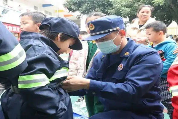 儿童消防新闻_寒假儿童消防安全培训_幼儿园消防安全演练