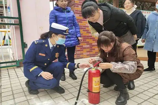 幼儿园消防安全演练_寒假儿童消防安全培训_儿童消防新闻