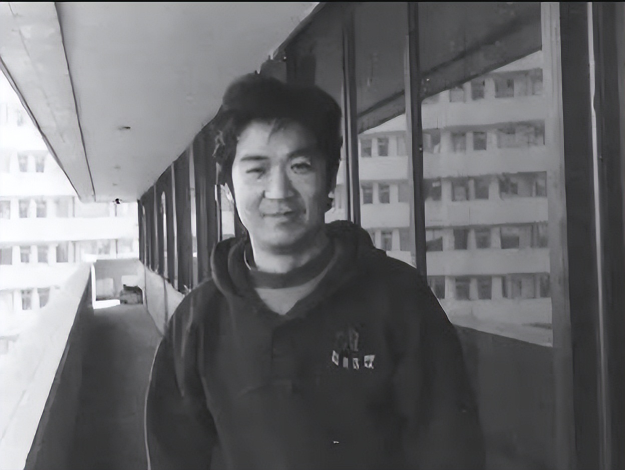 张国立 与罗秀春 离婚内幕 _演员张国立前妻_张国立 早年经历