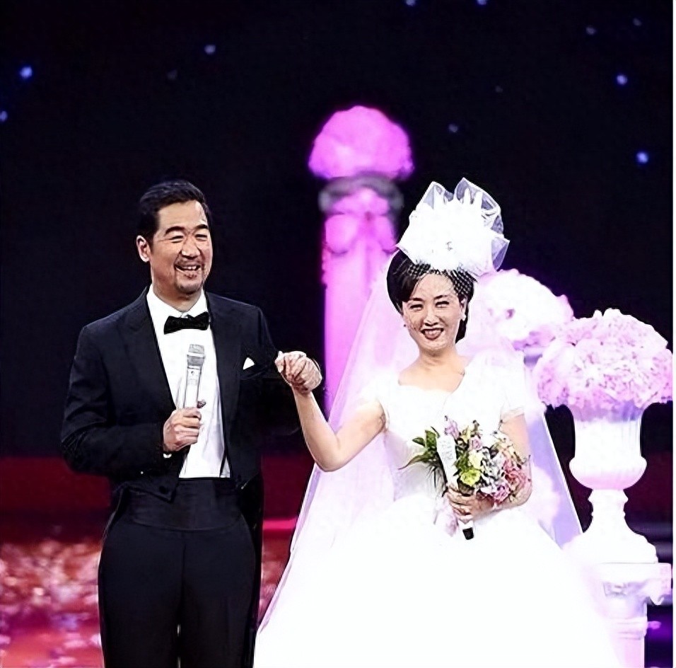 张国立与罗秀春离婚34年：再婚生活甜蜜也有烦恼，前妻至今单身