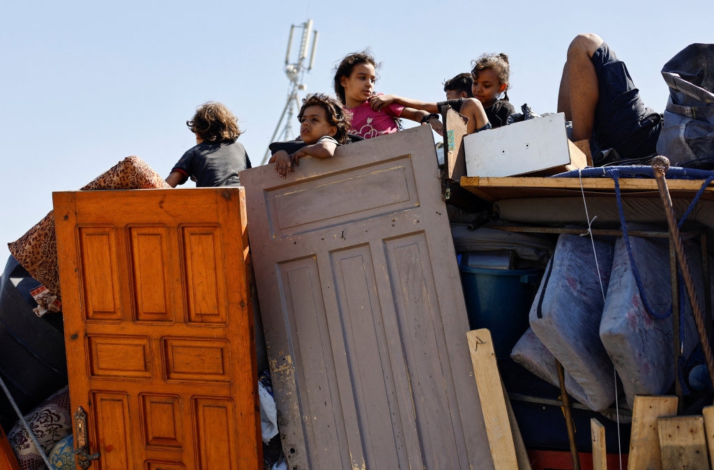 航拍福建舰夜泊军港_福建舰弹射舰载机_广东海南防范台风桦加沙