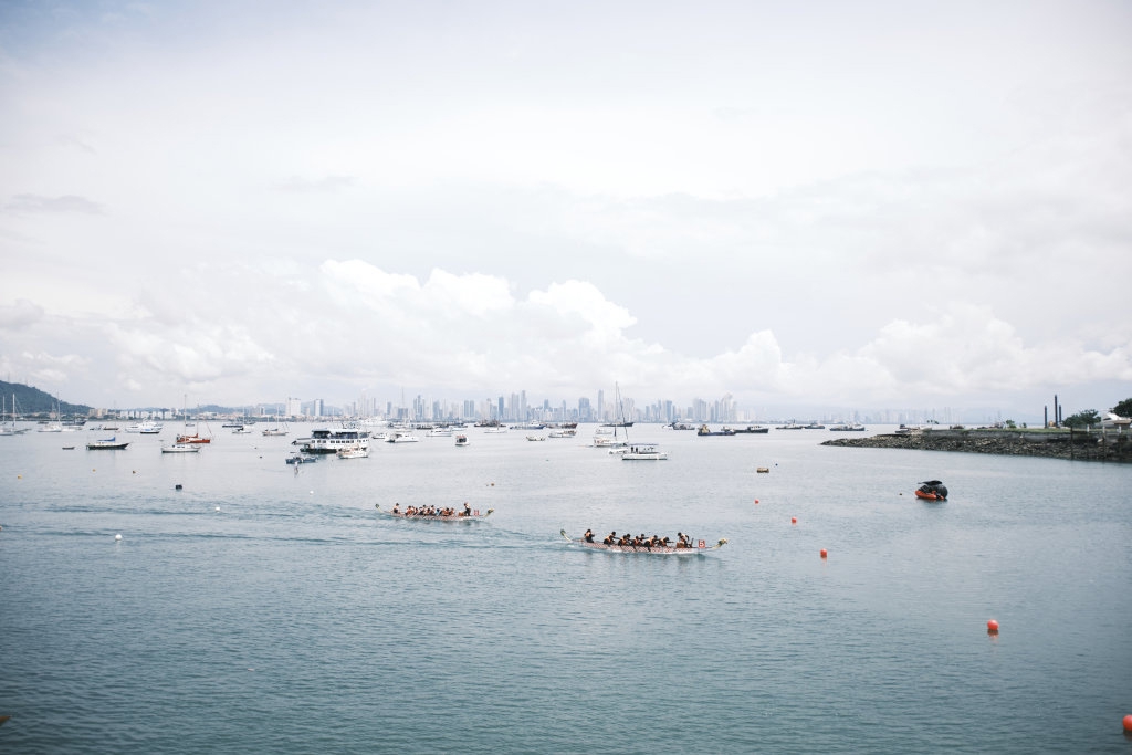广东海南防范台风桦加沙_航拍福建舰夜泊军港_福建舰弹射舰载机