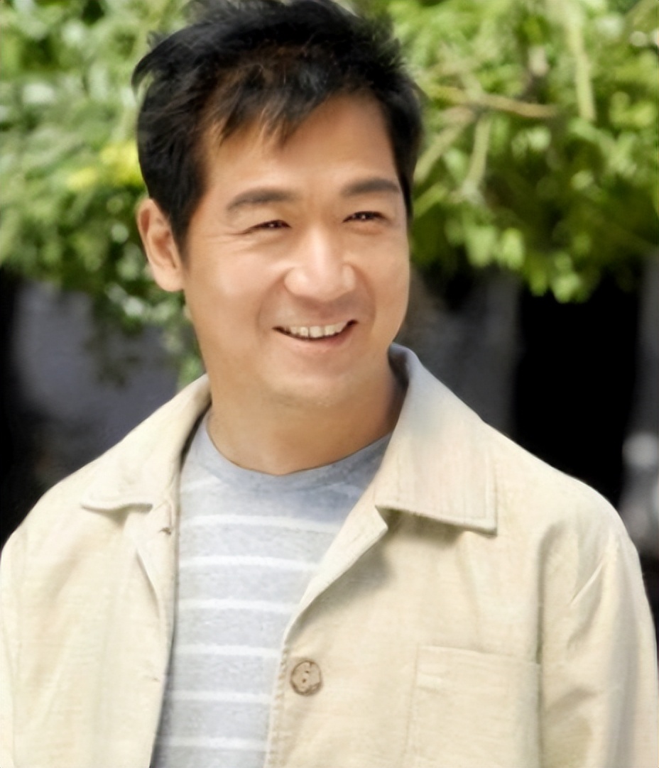 演员张国立前妻_张国立前妻罗秀春_张国立与邓婕婚姻真相