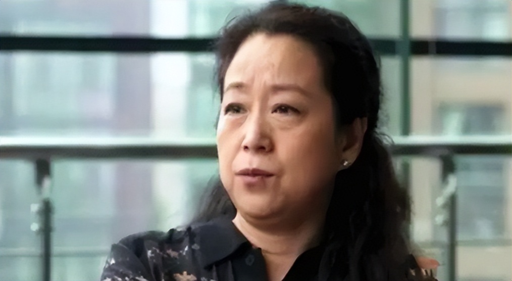 张国立前妻罗秀春_演员张国立前妻_张国立与邓婕婚姻真相