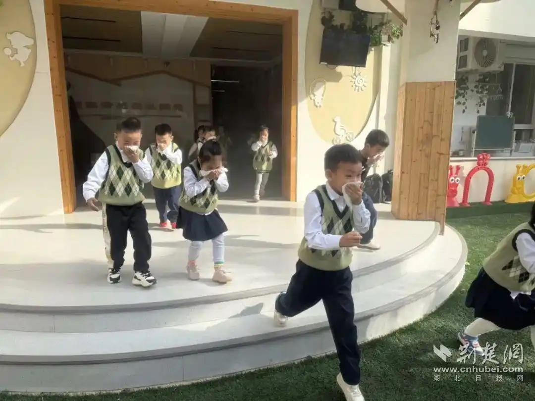 儿童消防新闻_消防“零”距离_安全伴“童”行