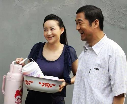 张国立与罗秀春婚姻故事_张国立好男人标准_演员张国立前妻