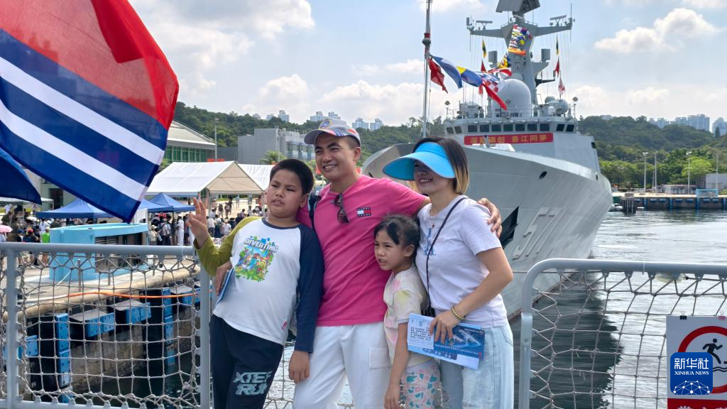 维多利亚湾历史变迁_福建舰夜泊军港 入列当晚灯火辉煌_夜泊维多利亚湾