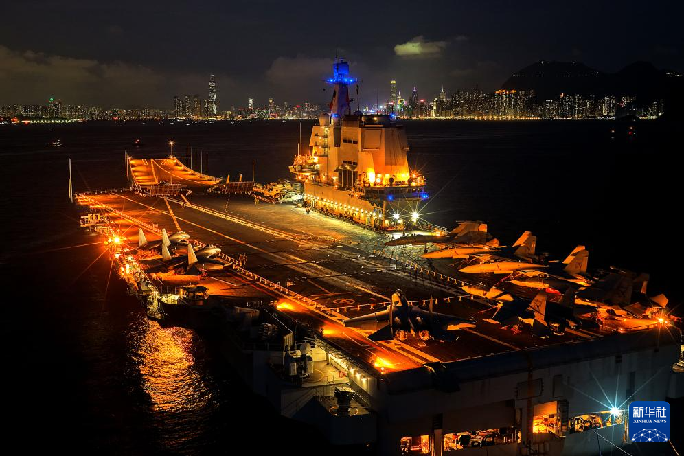 维多利亚湾历史变迁_福建舰夜泊军港 入列当晚灯火辉煌_夜泊维多利亚湾