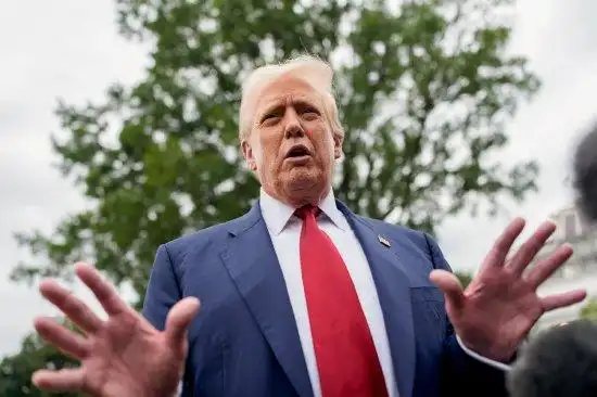 特朗普称约两周内将与普京在布达佩斯再度会晤