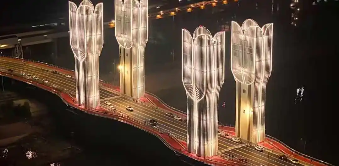 武汉一桥体酷似“迪迦变身器”走红_武汉右岸大道迪迦大桥封闭原因_武汉迪迦大桥封闭绕行路线