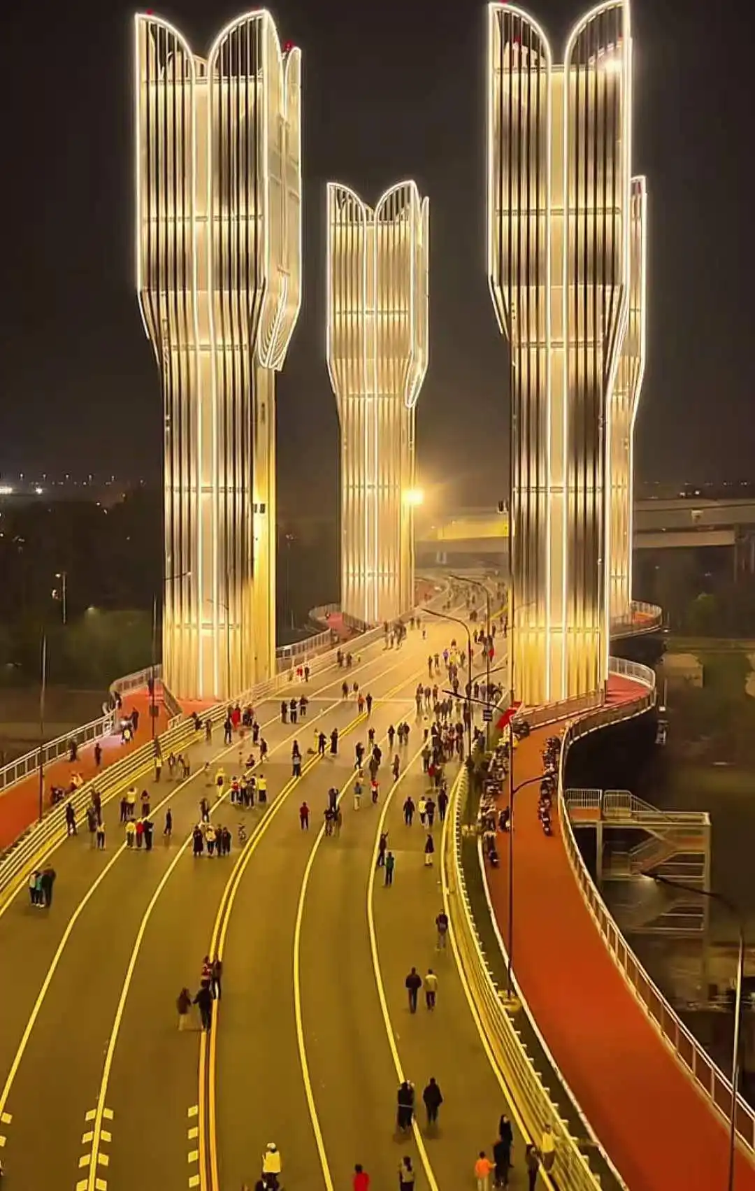 武汉一桥体酷似“迪迦变身器”走红_武汉右岸大道迪迦大桥封闭原因_武汉迪迦大桥封闭绕行路线